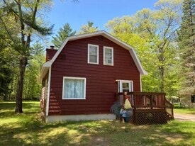 9485 Country Club Rd in Minocqua, WI - Building Photo