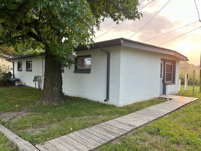 1640 N Michigan Rd in Shelbyville, IN - Foto de edificio - Building Photo