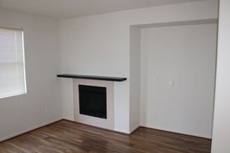 2027 Tsushima St in Hercules, CA - Building Photo - Building Photo