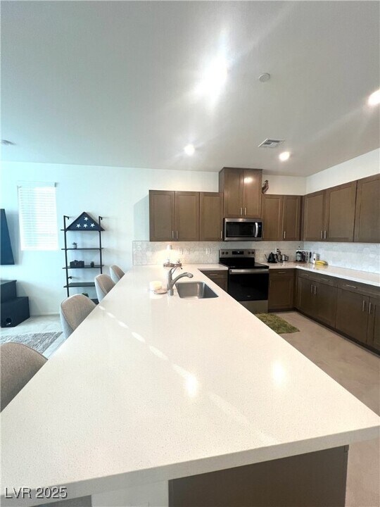 357 Ukelele Pl in Henderson, NV - Building Photo