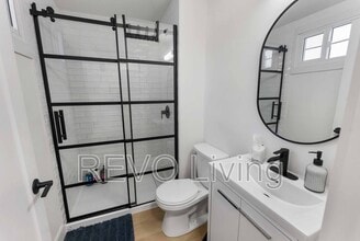 7701 Lundy's Ln in Niagara Falls, ON - Building Photo - Building Photo