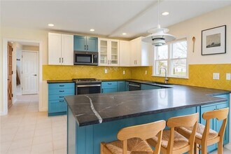 400 3rd Beach Rd in Middletown, RI - Building Photo - Building Photo