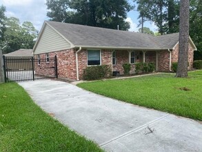 10050 Cedardale Dr in Houston, TX - Building Photo - Building Photo