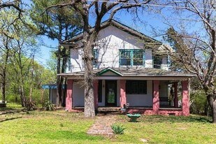 305 W Court St in Atoka, OK - Building Photo