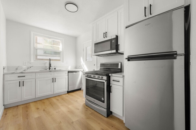 8746 Belford Ave in Los Angeles, CA - Building Photo - Building Photo