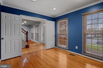 2405 Belle Haven Meadows Ct in Alexandria, VA - Foto de edificio - Building Photo