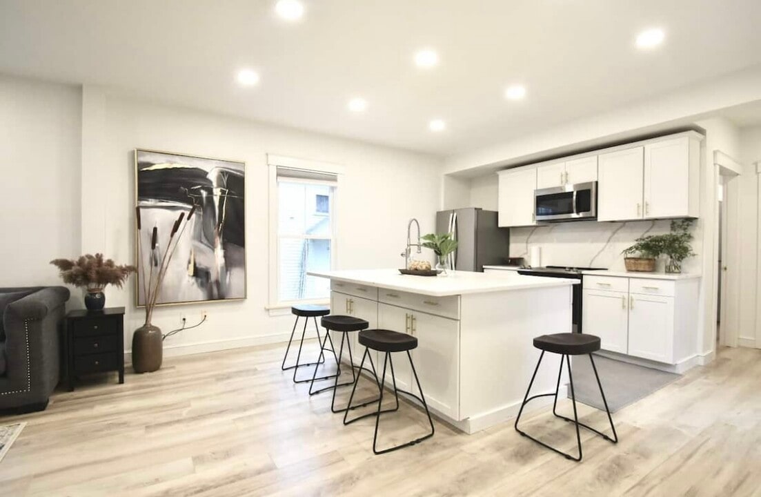 11 Noble St, Unit 1 in Brunswick, ME - Building Photo