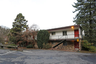 Town & Country Apartments in Portland, OR - Building Photo - Building Photo