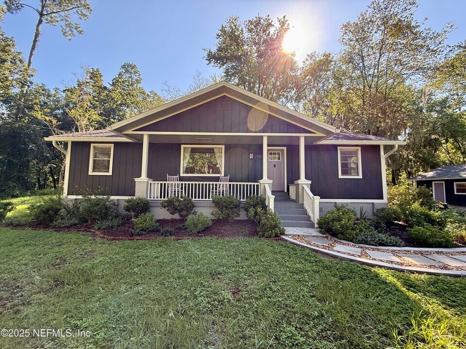 2516 Horseshoe Bend Rd in Middleburg, FL - Building Photo