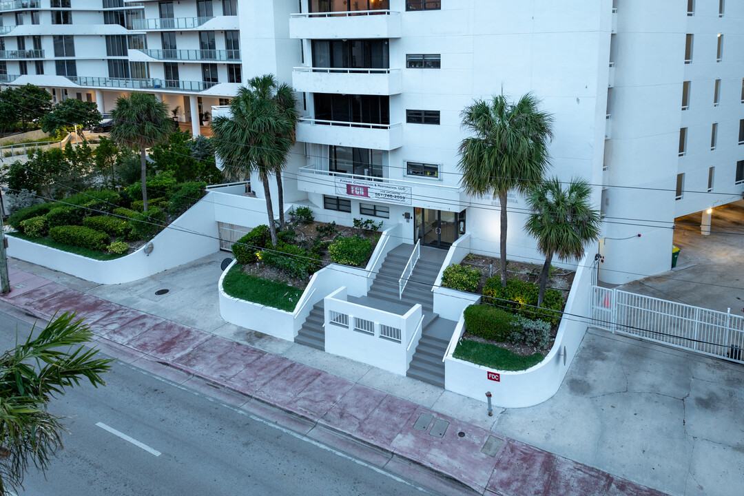 Indian Creek Club Condominiums in Miami Beach, FL - Building Photo