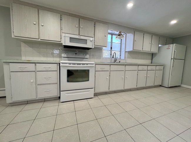 27 Church St, Unit B