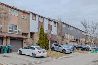 1217-1249 Dundix Rd in Mississauga, ON - Building Photo - Building Photo