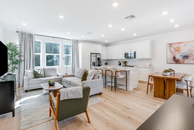 414 Caliper Way, Unit Full Home in San Marcos, CA - Building Photo - Building Photo