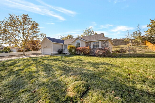 11810 S Hidden Valley Dr in Sandy, UT - Building Photo - Building Photo