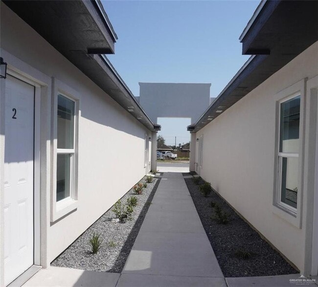 9 Sugar Gdn Dr in Pharr, TX - Building Photo - Building Photo