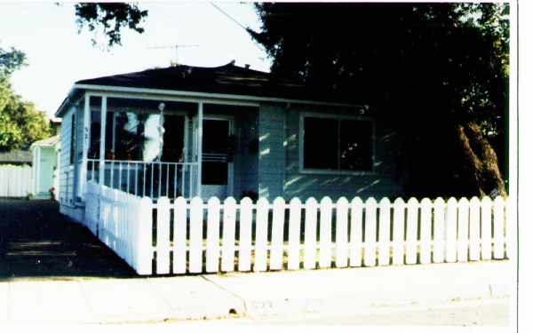 521 Oak St in Redwood City, CA - Foto de edificio - Building Photo