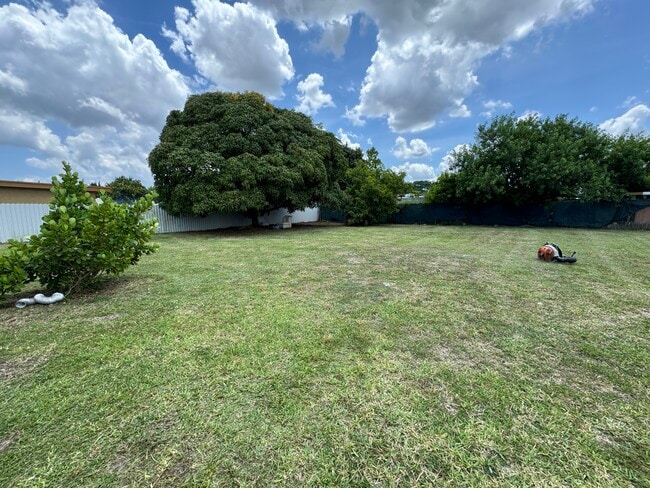 17472 SW 105th Ave in Miami, FL - Building Photo - Building Photo