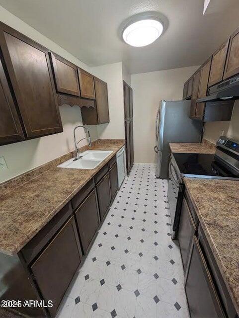 5902 W Golden Ln in Glendale, AZ - Building Photo - Building Photo