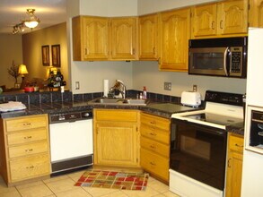 1335 Lauderdale Pl in Onalaska, WI - Foto de edificio - Building Photo