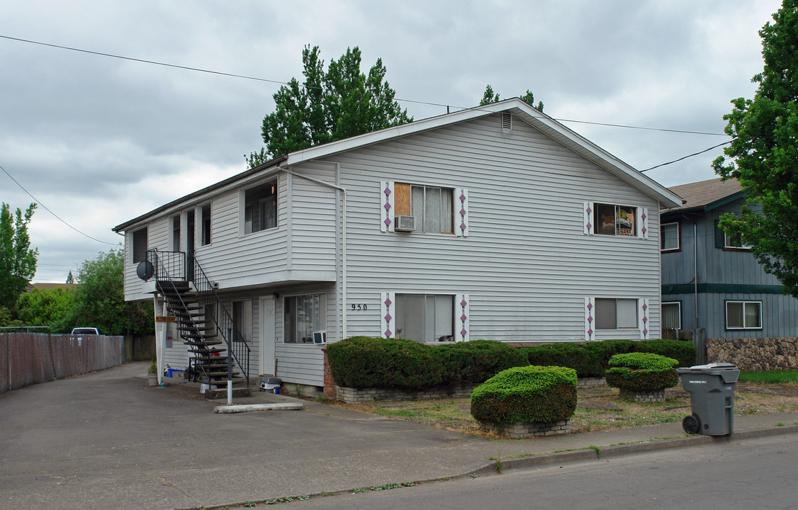 950 NW Hayes Ave in Corvallis, OR - Building Photo