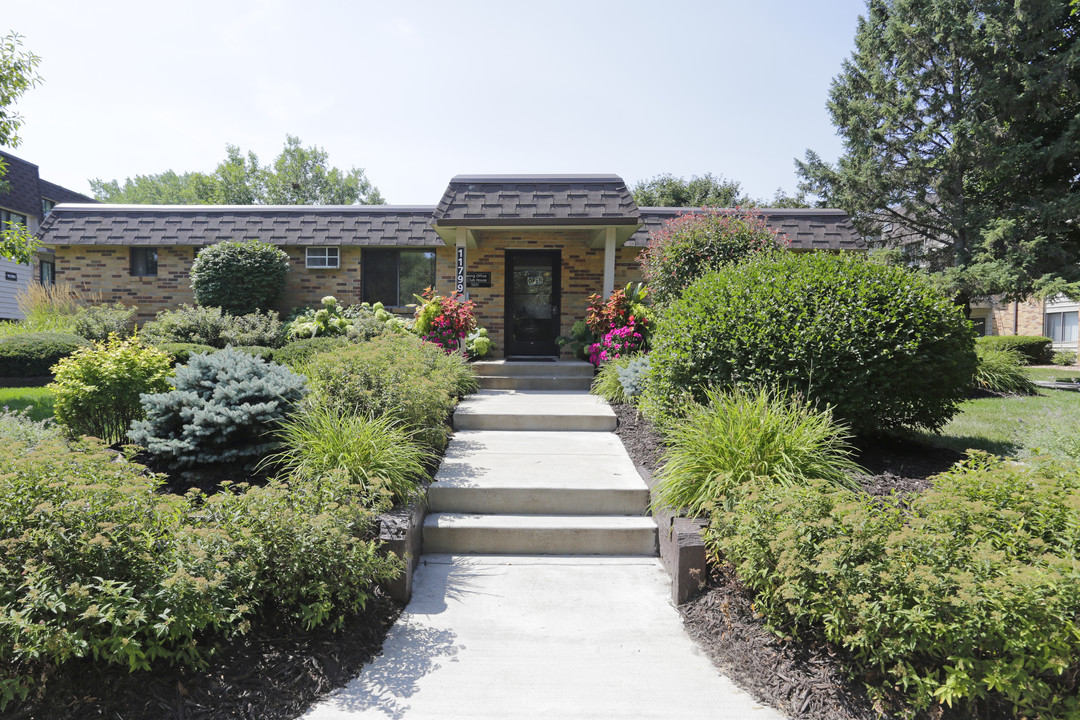 Heritage Heights Apartments in Coon Rapids, MN - Foto de edificio