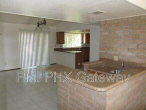 15424 N. 31st. Dr. in Phoenix, AZ - Building Photo - Building Photo