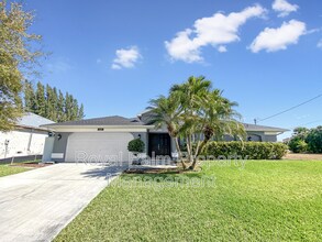 1021 NW 43rd Ave in Cape Coral, FL - Building Photo - Building Photo
