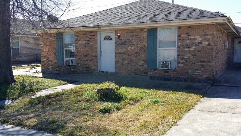 8504 Valor Dr in Chalmette, LA - Building Photo