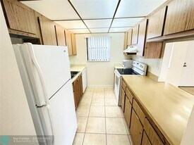 1720 N Congress Ave in West Palm Beach, FL - Building Photo
