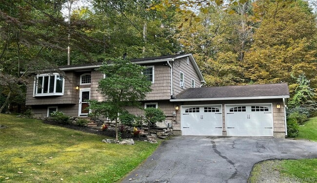 property at 1179 E Mombasha Rd