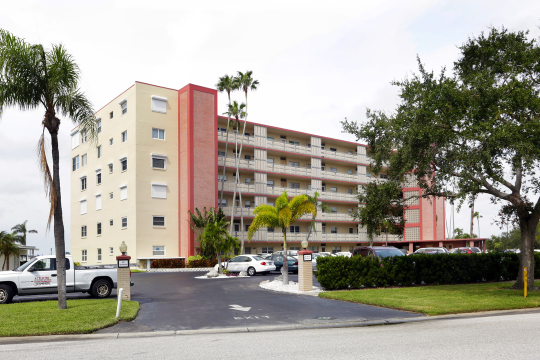 Shore Towers in South Pasadena, FL - Building Photo