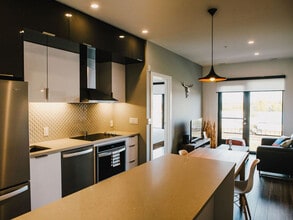 655 Sterling Lyon Pkwy, Unit SI ID1222957P in Winnipeg, MB - Building Photo - Building Photo