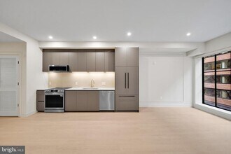 2121 Ward Pl NW in Washington, DC - Building Photo - Building Photo