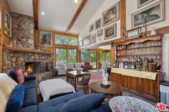 25615 Mulholland Hwy in Calabasas, CA - Building Photo - Building Photo