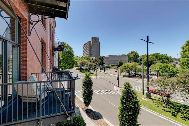300 S Gay St in Knoxville, TN - Foto de edificio - Building Photo