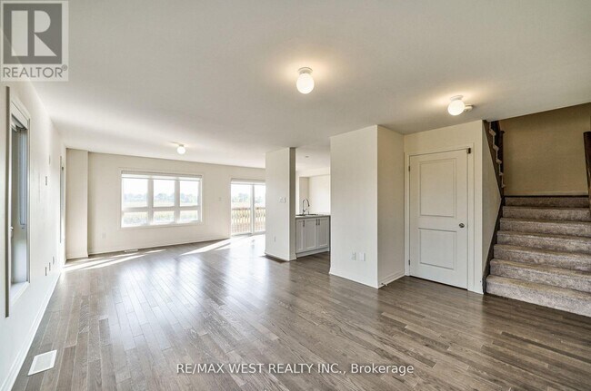 100 Sailors Landing in Bowmanville, ON - Building Photo - Building Photo