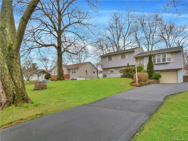 10 Hillside Terrace in Monroe, NY - Building Photo - Building Photo