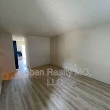 3306 NW Mill Dr in Blue Springs, MO - Building Photo - Building Photo