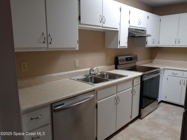 3550 Sable Palm Ln in Titusville, FL - Building Photo - Building Photo