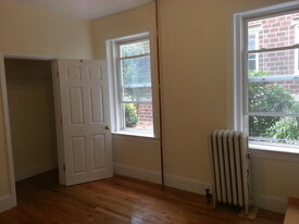 56 Egmont St, Unit 2 in Brookline, MA - Building Photo - Building Photo