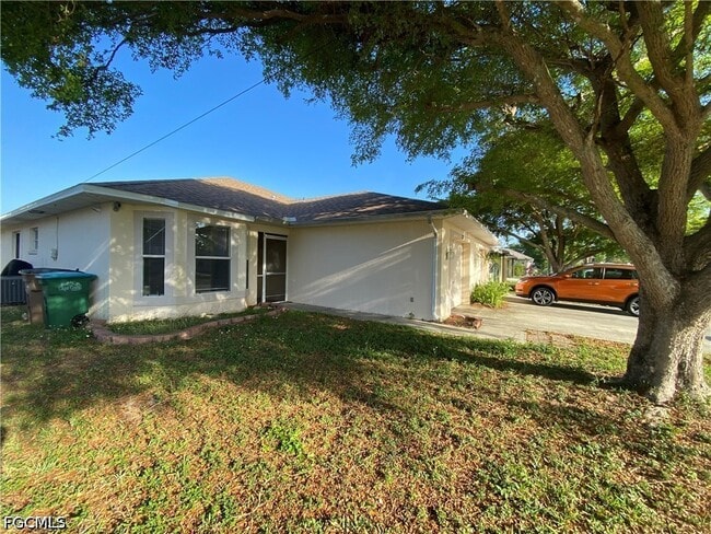 622 SE 13th Pl in Cape Coral, FL - Building Photo - Building Photo