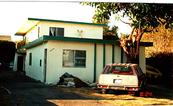 5614 Carlin St in Los Angeles, CA - Building Photo