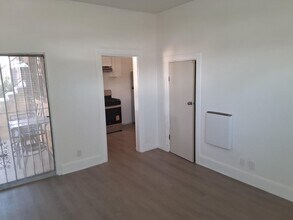 6250 S Van Ness Ave, Unit 6250 in Los Angeles, CA - Foto de edificio - Building Photo