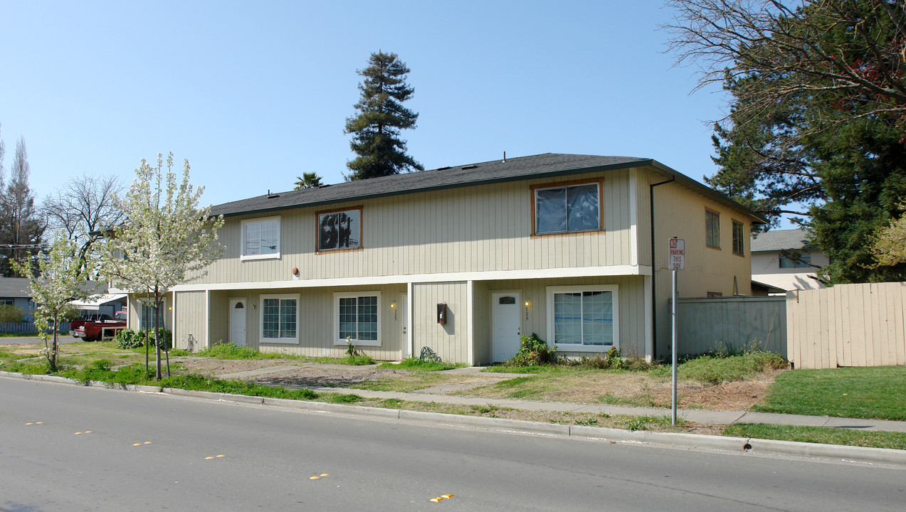 723-729 Olive St in Santa Rosa, CA - Building Photo