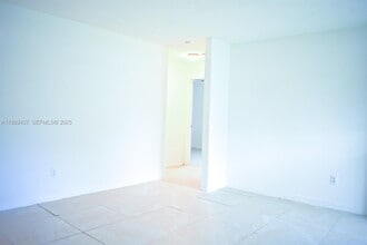 2265 NW 98th St in Miami, FL - Building Photo - Building Photo