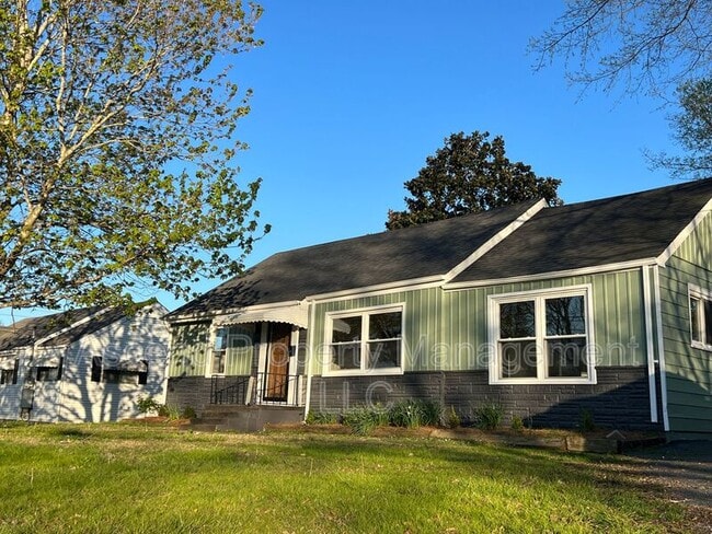 1910 McBrien Rd in Chattanooga, TN - Building Photo - Building Photo
