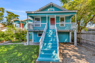 4726 Avenue R 1/2 Rear in Galveston, TX - Foto de edificio - Building Photo