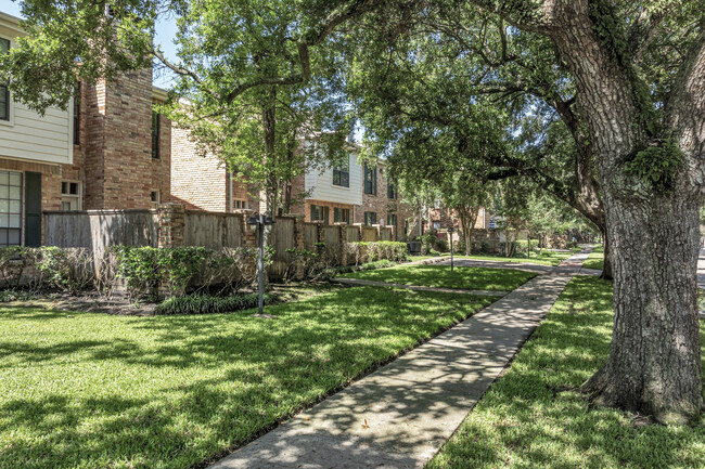 Hampton Oaks in Houston, TX - Building Photo - Building Photo