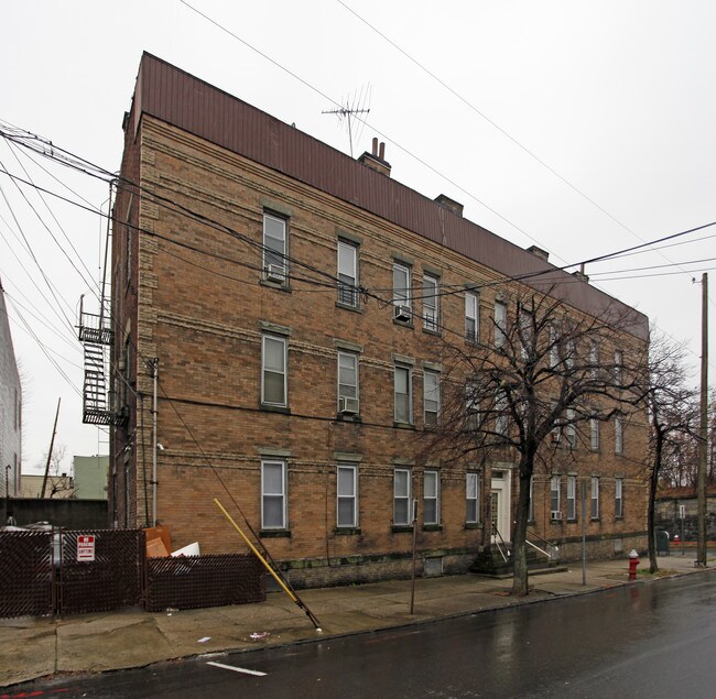 172 Central Ave in Jersey City, NJ - Building Photo - Building Photo