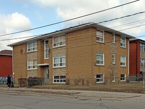 2 Wesley St in Toronto, ON - Building Photo - Building Photo